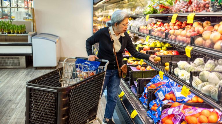 108214327-1760985093871-gettyimages-1696426637-lola-shopping-3157-edit