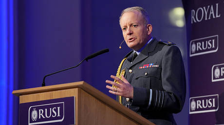 Brits must be ready to sacrifice ‘sons and daughters’ – defense chief